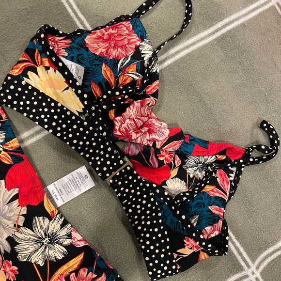 Bikini - Picture 4 of 4